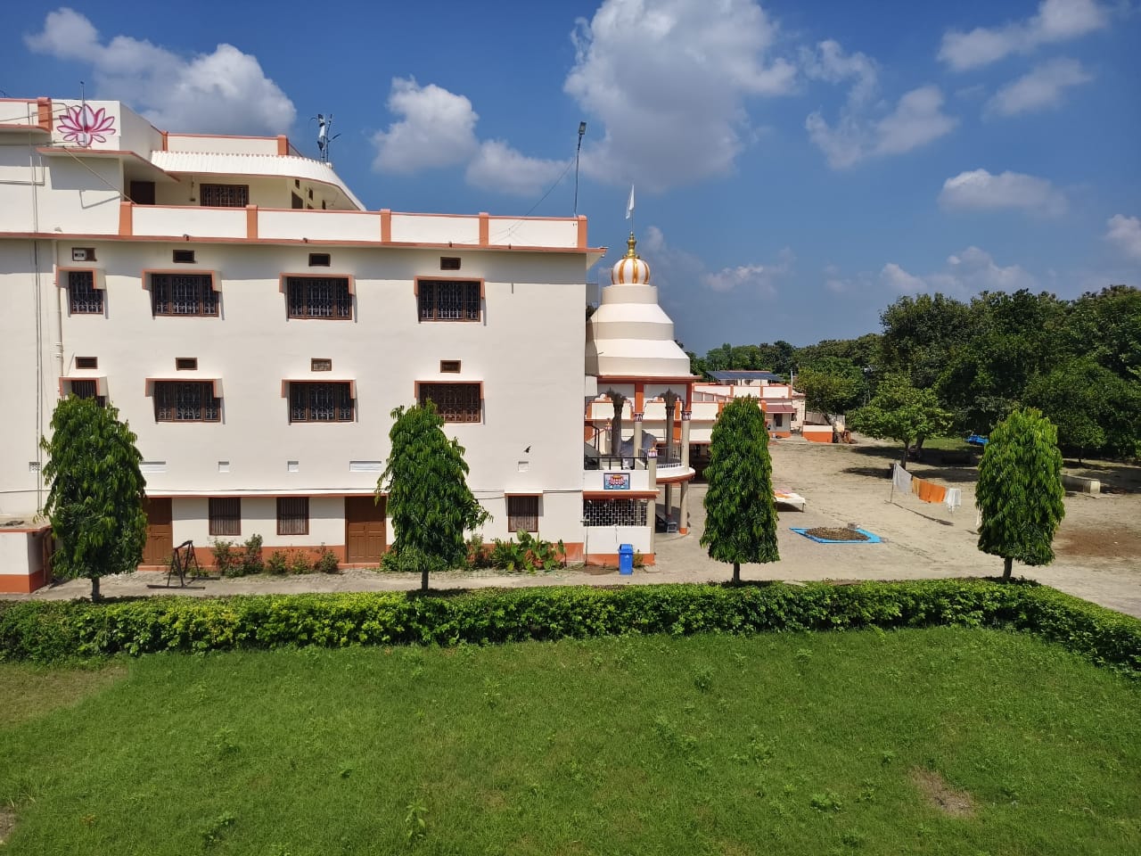 ब्रहृम विद्यालय एवम आश्रम में वार्षिक भंडारे का आयोजन