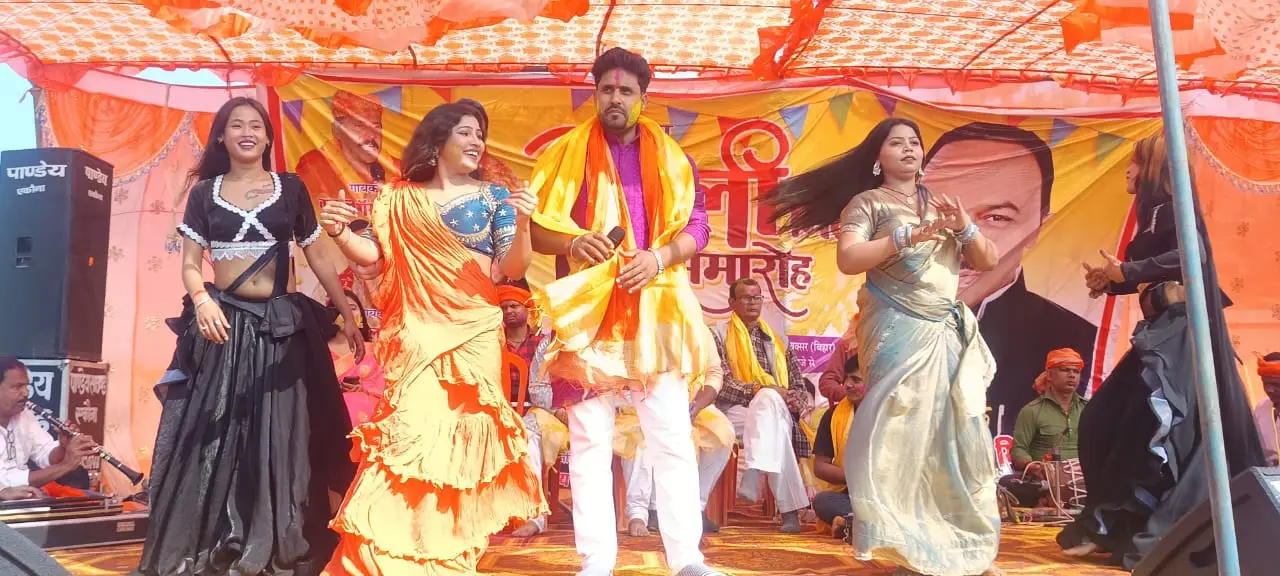 सुरों और रंगों के संगम से सराबोर हुआ अर्जुनपुर का मैदान! भाजपा नेता विजय कुमार मिश्र के होली मिलन समारोह में भोजपुरी दिग्गजों ने बिखेरी फगुआ की खुशबू।