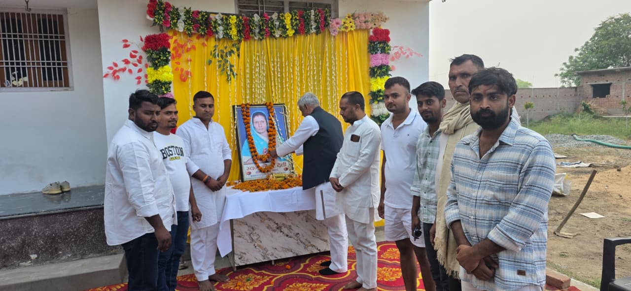 सिमरी: पूर्व मुखिया स्व. कौली देवी की पुण्यतिथि पर उमड़ा जनसैलाब, विधायक और छात्र राजद नेता ने अर्पित की श्रद्धांजलि