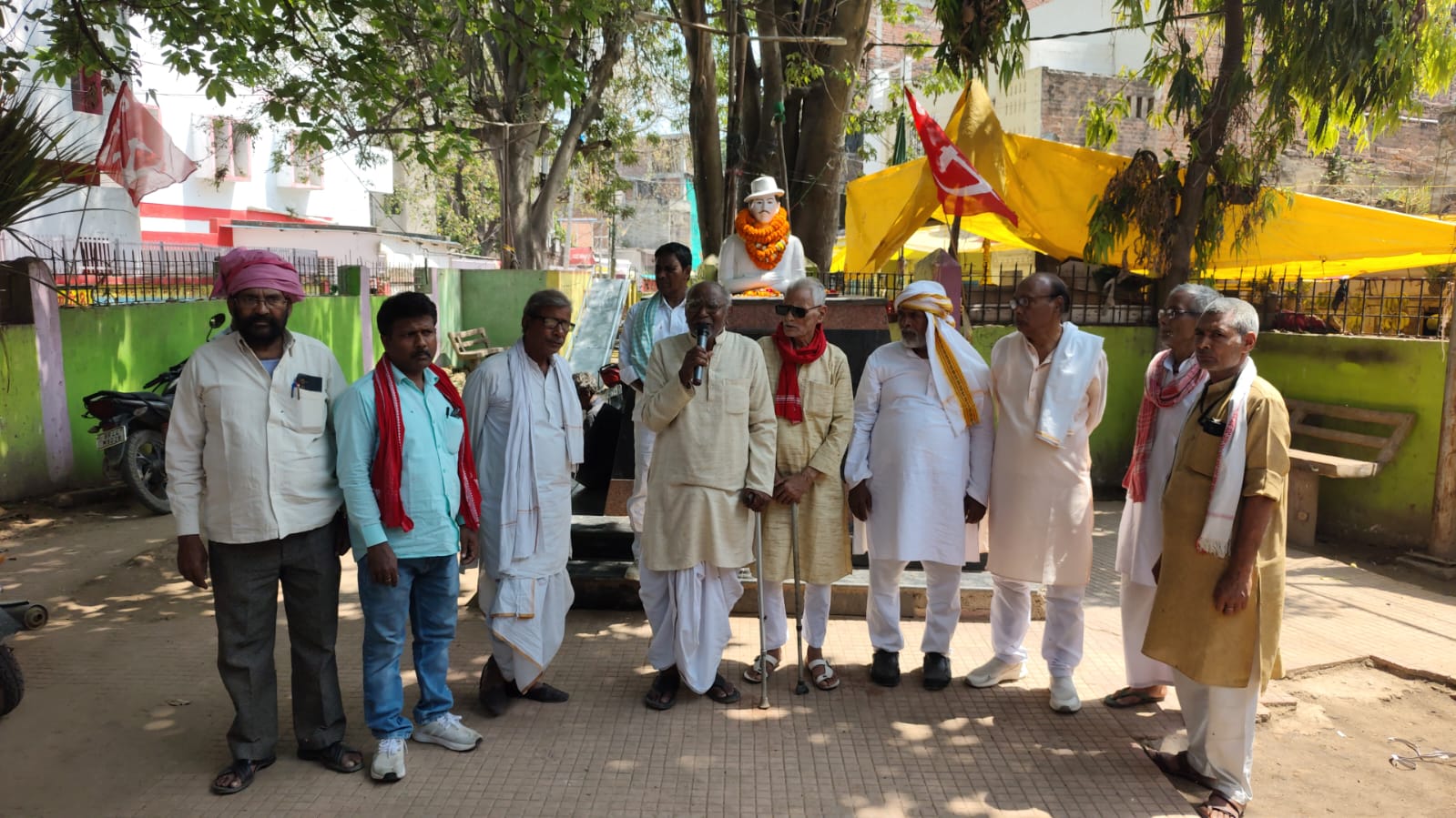भाकपा कार्यकर्ताओं ने दी भगत सिंह, राजगुरु और सुखदेव को भावभीनी श्रद्धांजलि