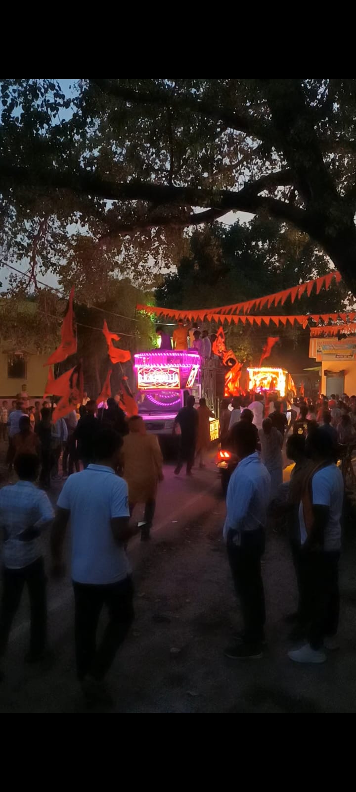 श्रीराम नवमी पर बड़का गाँव सबल पट्टी, नगपुरा, बलिहार में युवाओं ने भगवा ध्वजों से पूरे गाँव को सजाकर सामाजिक सौहार्द और एकता का अनूठा संदेश दिया।