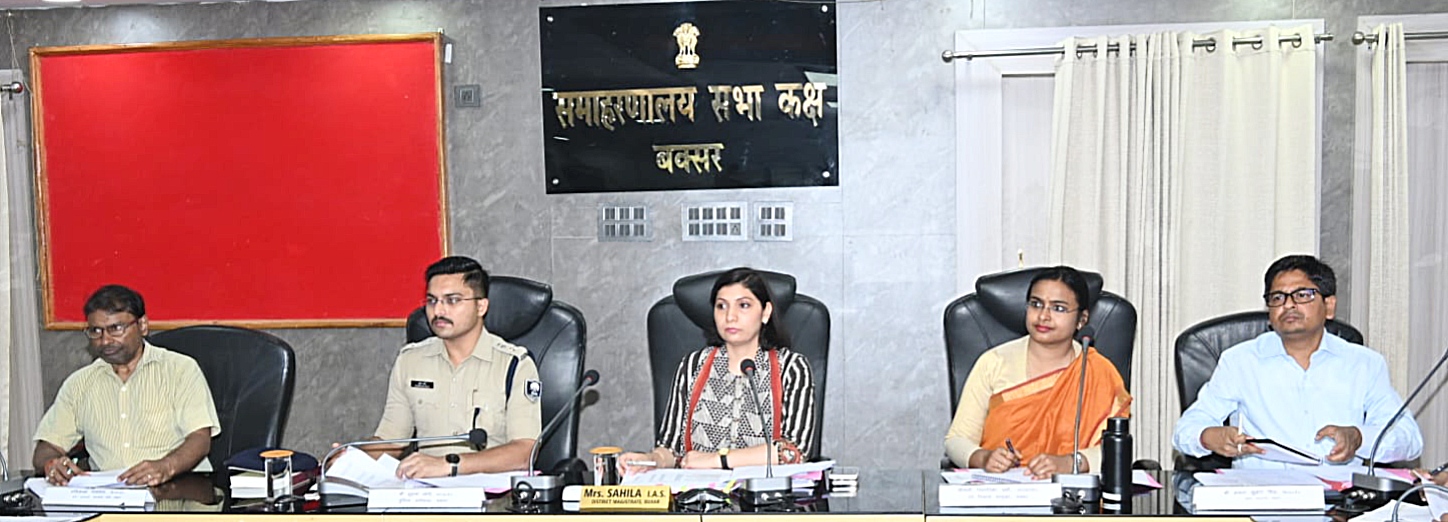 बक्सर जिला समन्वय समिति की बैठक: जिलाधिकारी ने पराली जलाने और हीट वेव की तैयारियों पर दिए सख्त निर्देश