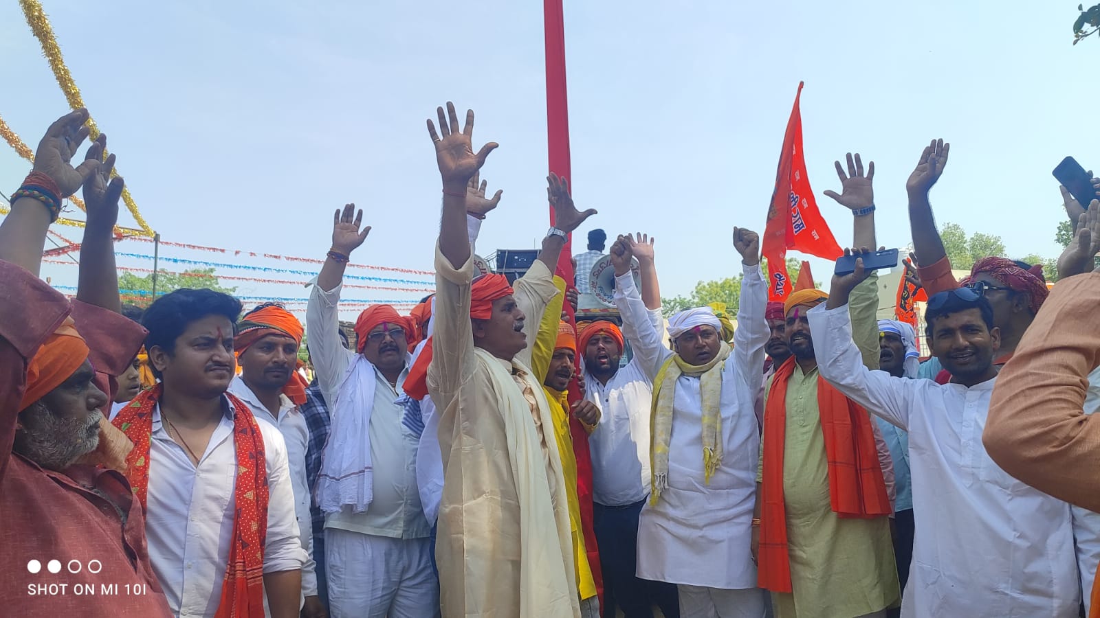 छोटका राजपुर में हनुमान मंदिर वार्षिकोत्सव पर उमड़ा जनसैलाब, भव्य शोभायात्रा से गुंजायमान हुआ वातावरण