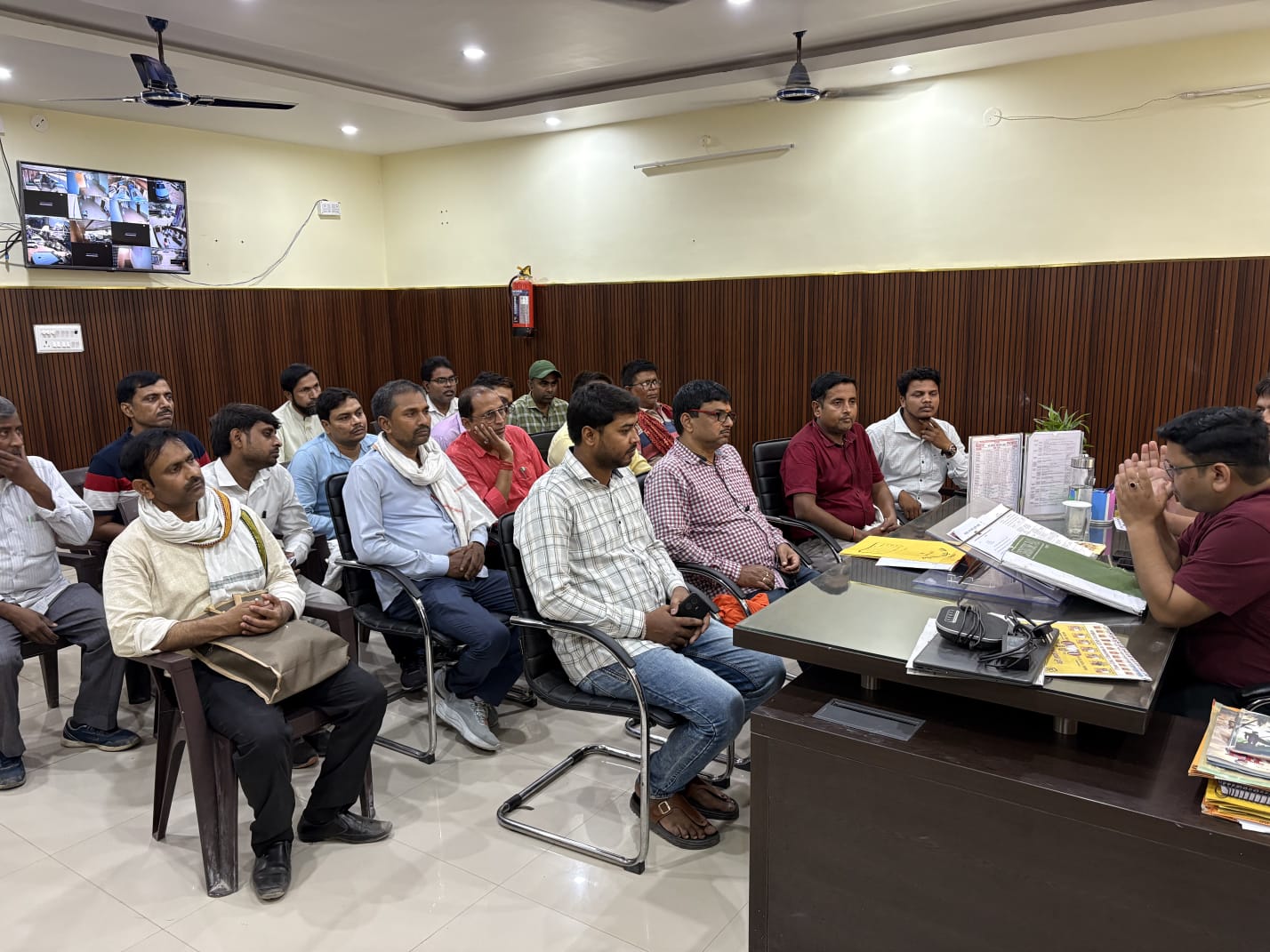 डुमरांव: जनगणना कार्य में तेजी लाने का निर्देश, 1 मई तक स्व-गणना लक्ष्य पूरा करने की समय सीमा तय