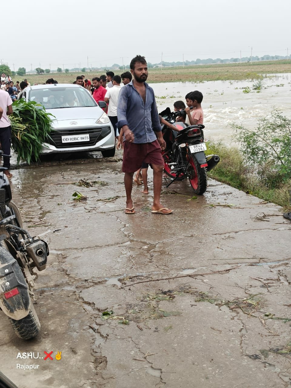 बक्सर में उफान पर गंगा: दियारा के कई गांवों पर मंडराया बाढ़ का संकट, सड़कें जलमग्न और आवागमन बंद